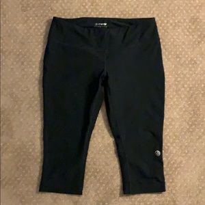 Black below the knee leggings